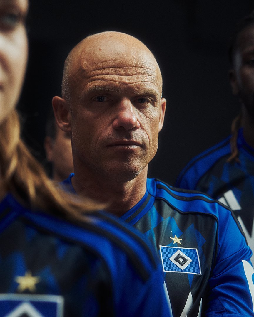 汉堡官宣2025/26赛季球衣，队徽星星时隔七年回归