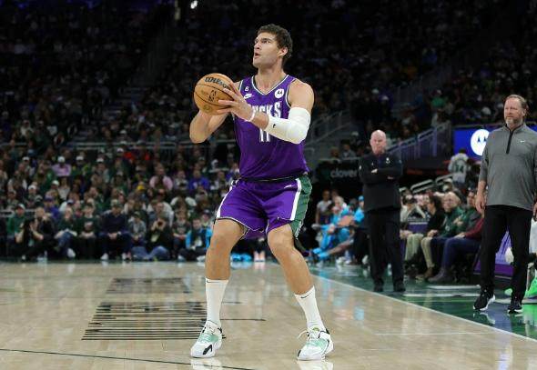 即时比分-洛佩兹今夏合同就将到期 字母哥为其续约撑腰