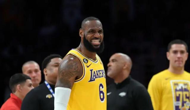 足球比分直播-詹皇攻坚能力下滑!主帅缺少应变只待浓眉回归减压